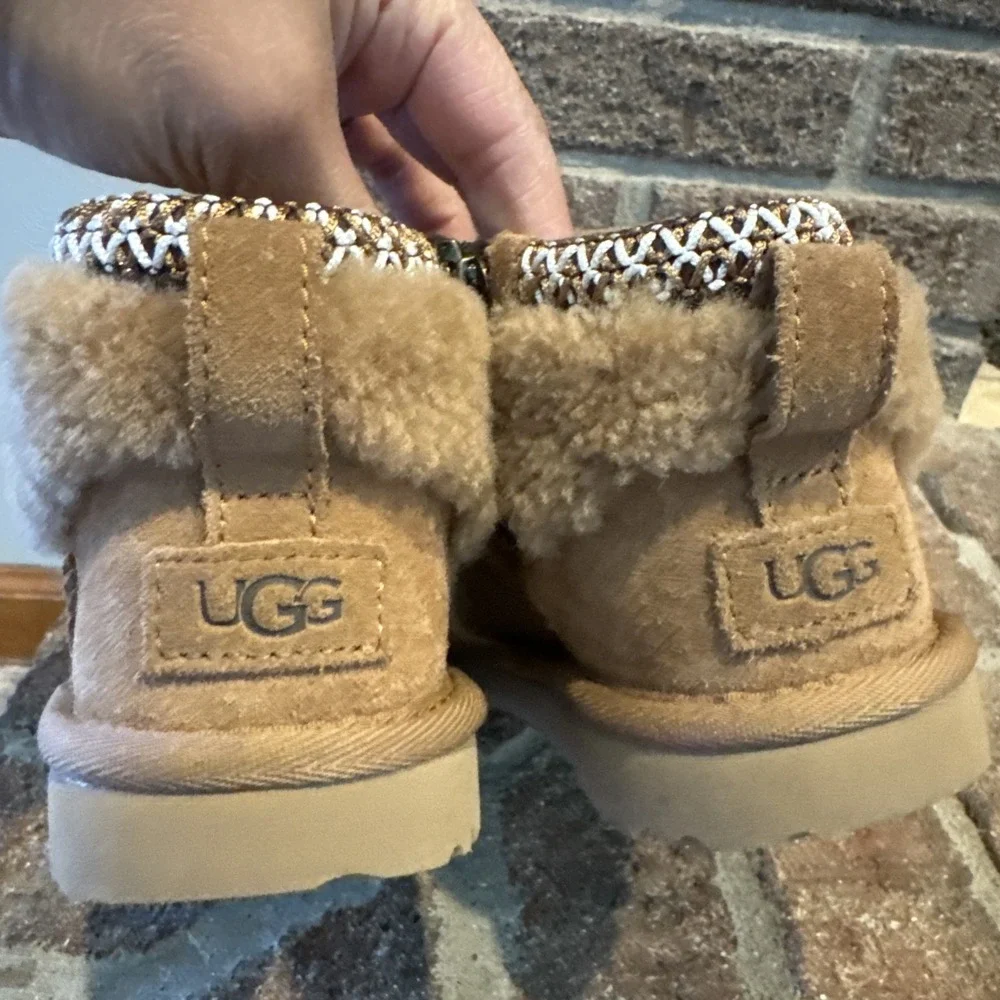 Ugg Classic Ultra Mini Maxi Curly Ankle Boots Toddler Sz 10US‎ 27.5EU #340